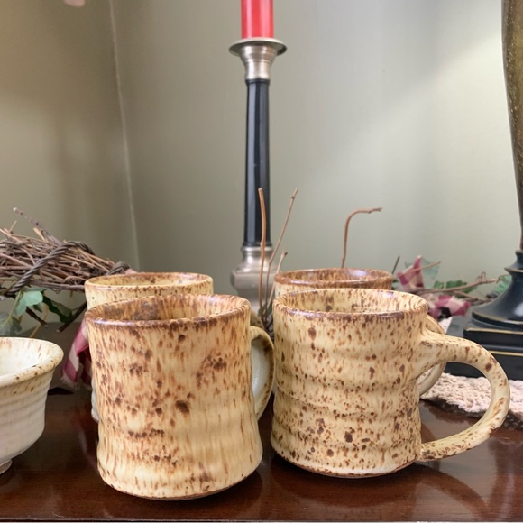 Pottery Set - 4 mugs, one cream and sugar - Picture 3 of 8